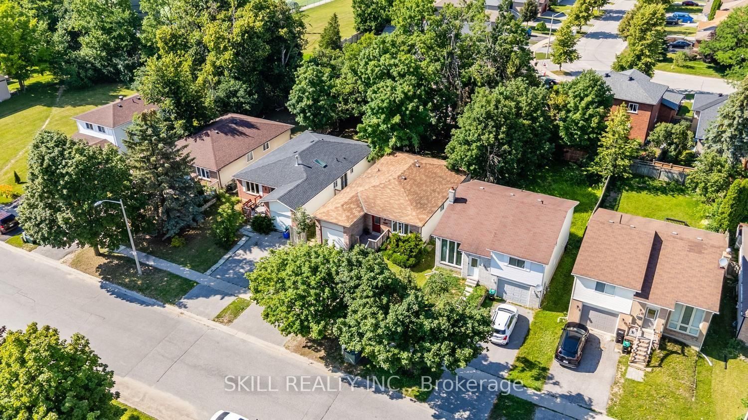 141 Hickling Trail • Barrie, ON photo 36