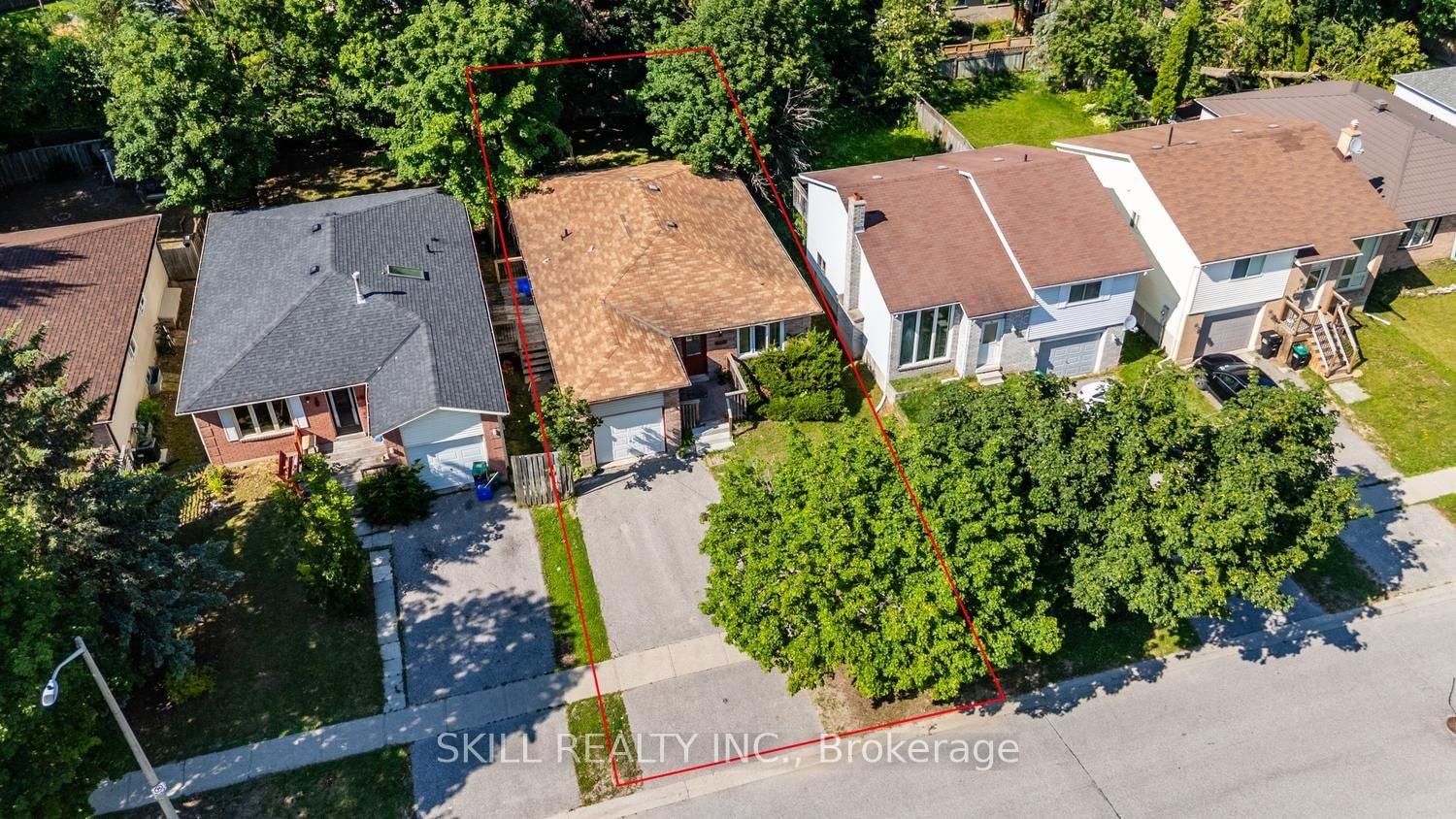141 Hickling Trail • Barrie, ON photo 37