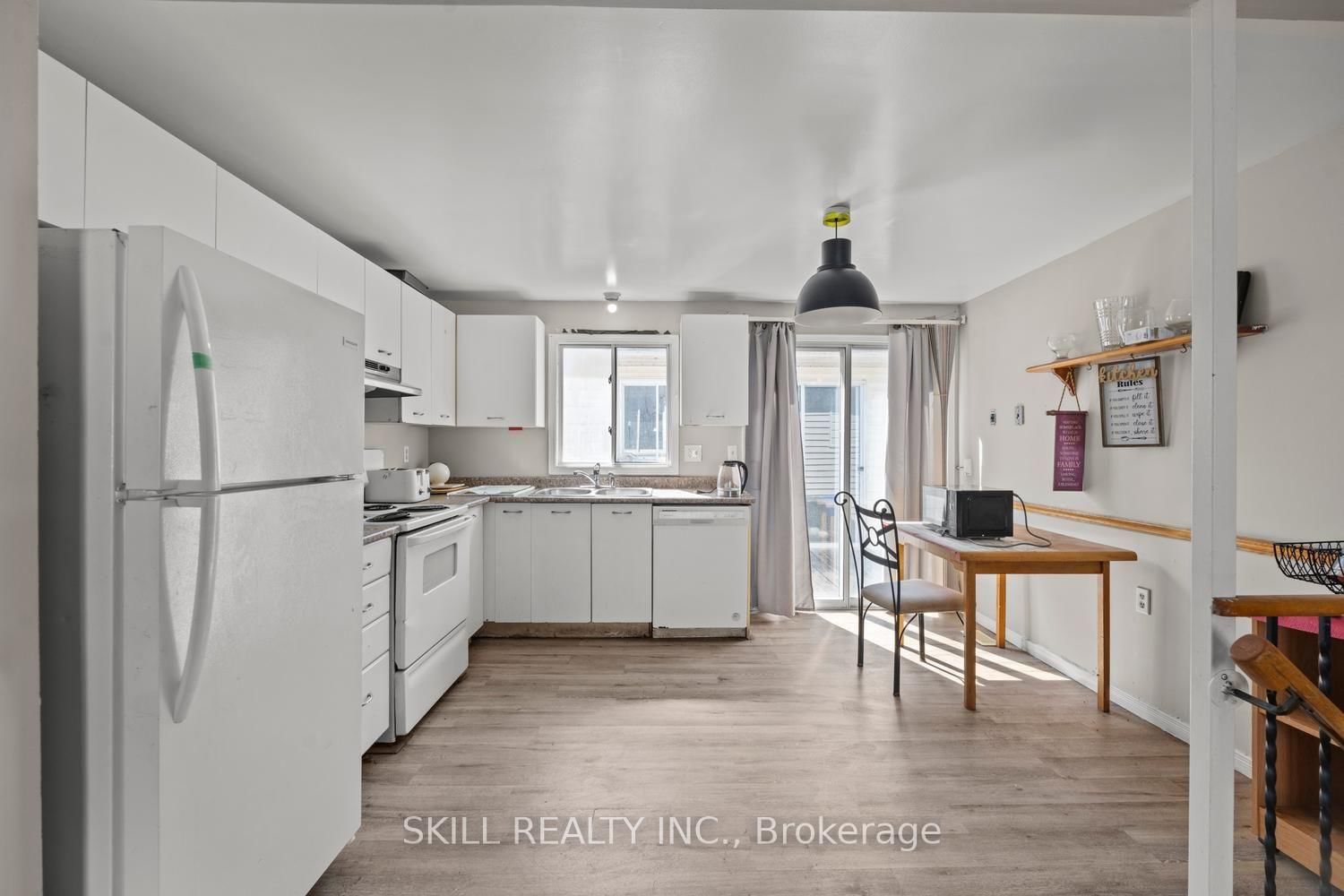 141 Hickling Trail • Barrie, ON photo 8