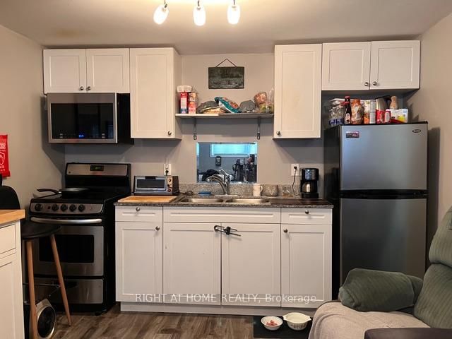23 Carlton Road • Barrie, ON photo 13