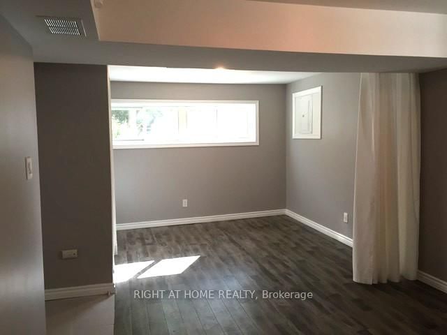 23 Carlton Road • Barrie, ON photo 14