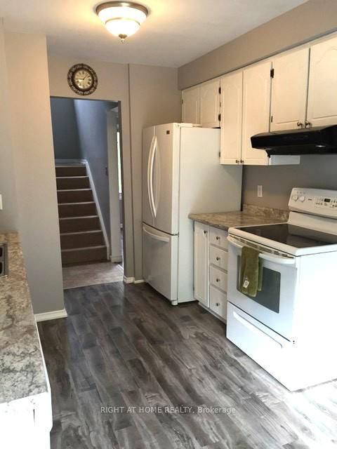 23 Carlton Road • Barrie, ON photo 4