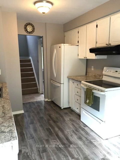 23 Carlton Road • Barrie, ON photo 4