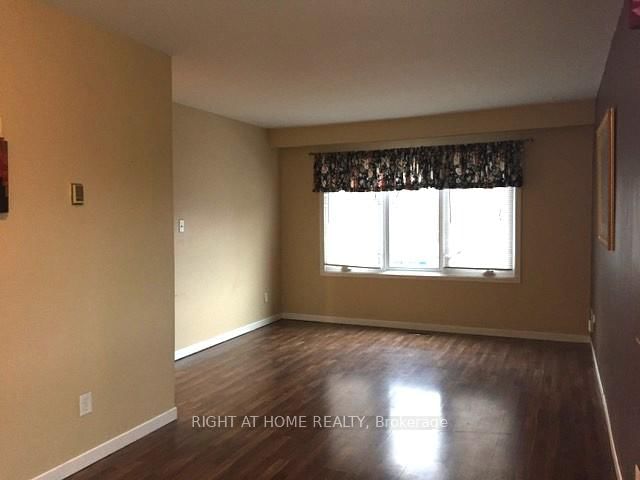 23 Carlton Road • Barrie, ON photo 5