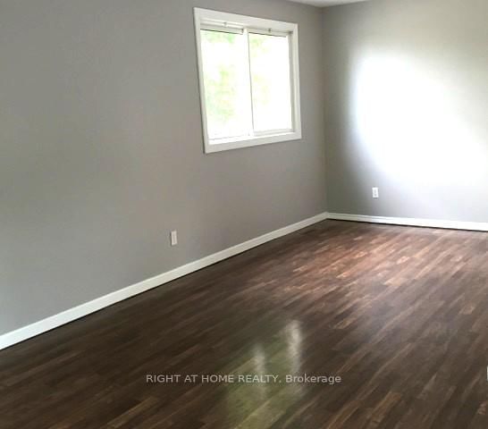 23 Carlton Road • Barrie, ON photo 8