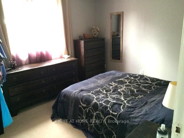 23 Carlton Road • Barrie, ON photo 9