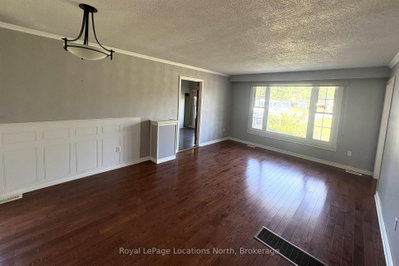 2 Lynn Street • Tiny, ON photo 6