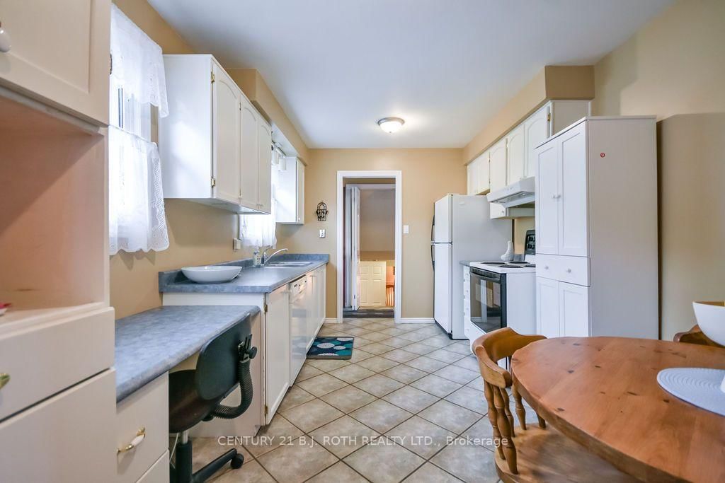 1037 Glen Eagles Crescent • Midland, ON photo 4