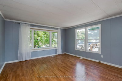 21 Vics Road • Midland, ON photo 3