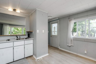 21 Vics Road • Midland, ON photo 5