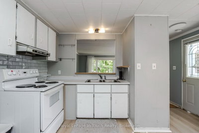 21 Vics Road • Midland, ON photo 8