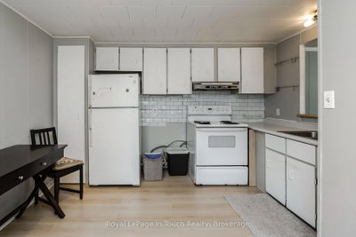 21 Vics Road • Midland, ON photo 9