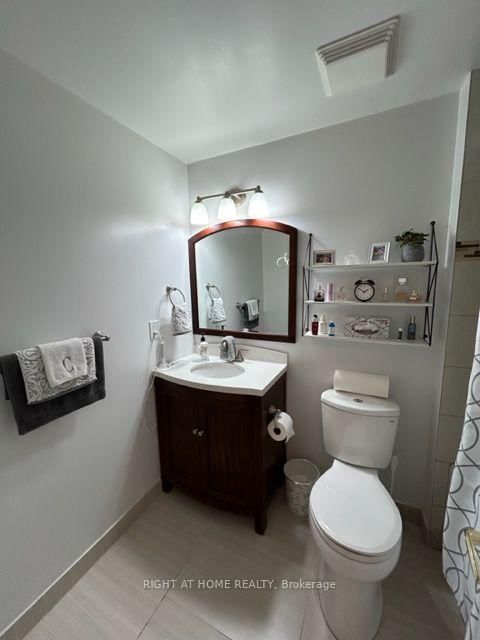 22 Lion's Gate Boulevard • Barrie, ON photo 13
