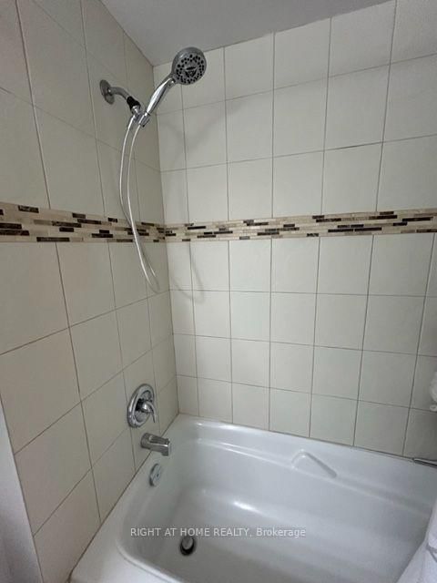 22 Lion's Gate Boulevard • Barrie, ON photo 14