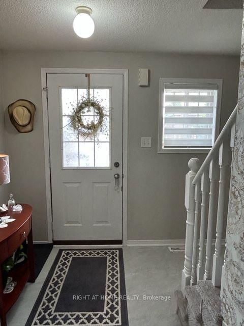 22 Lion's Gate Boulevard • Barrie, ON photo 2