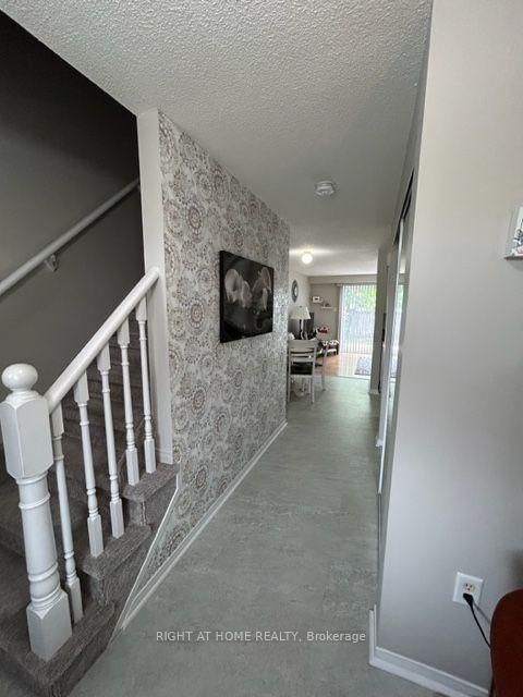 22 Lion's Gate Boulevard • Barrie, ON photo 3