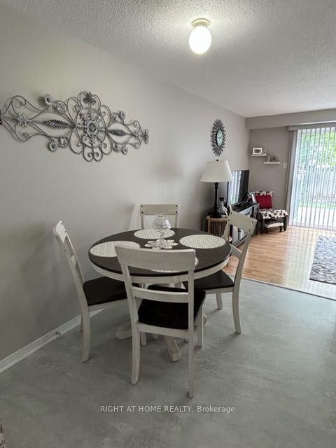 22 Lion's Gate Boulevard • Barrie, ON photo 4