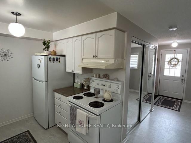 22 Lion's Gate Boulevard • Barrie, ON photo 6