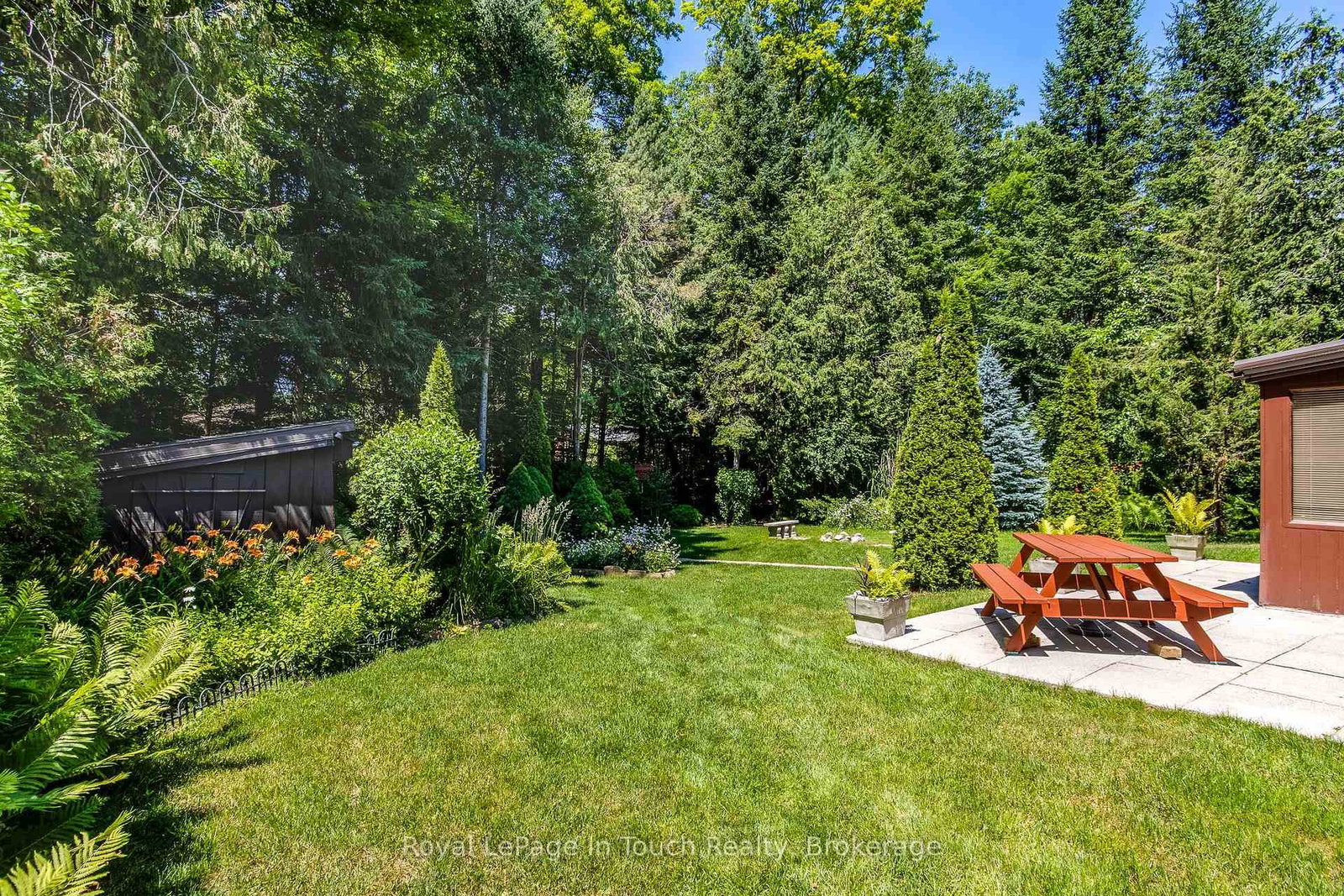 12 Lincoln Avenue • Tiny, ON photo 6