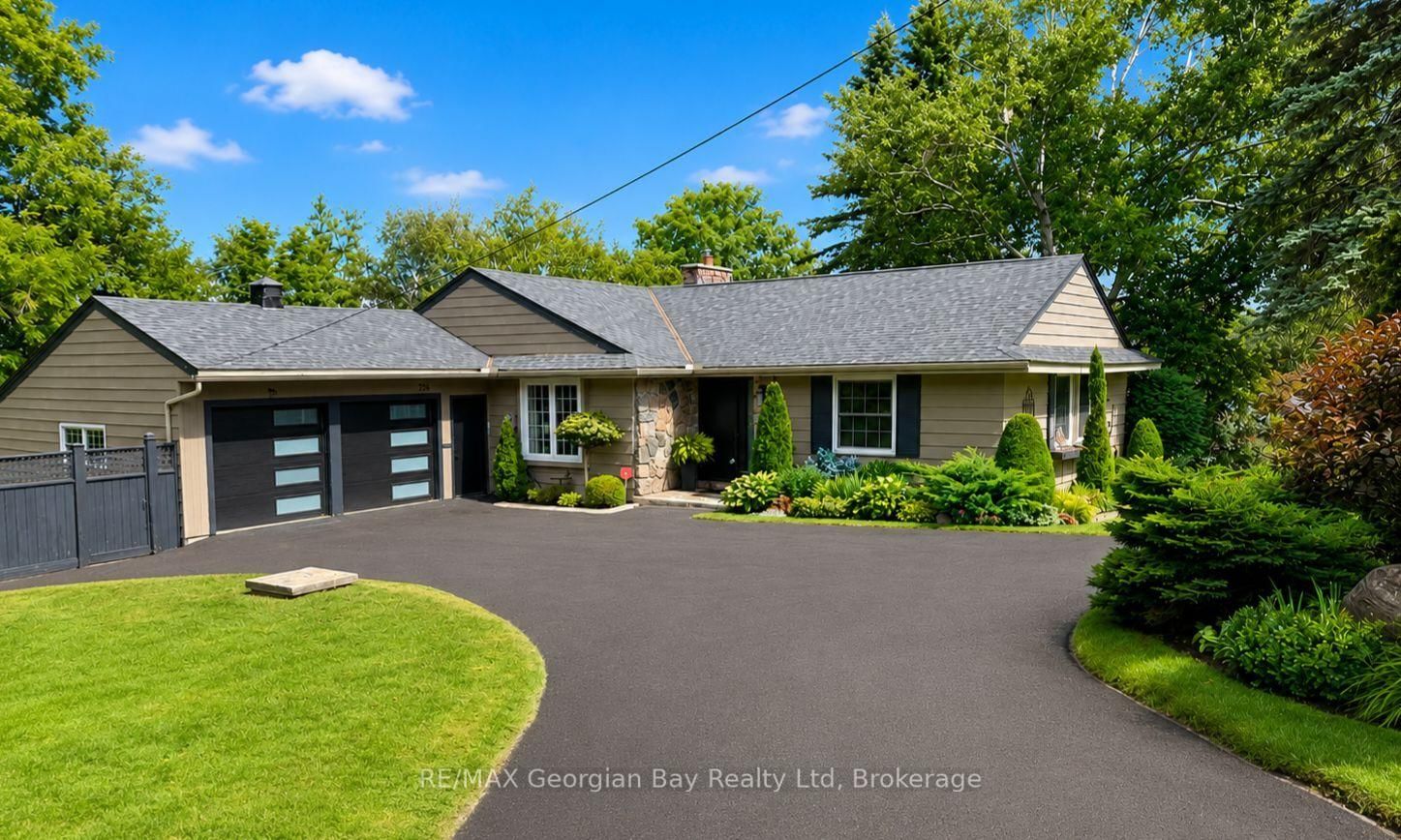 736 Victoria Street • Midland, ON photo 1