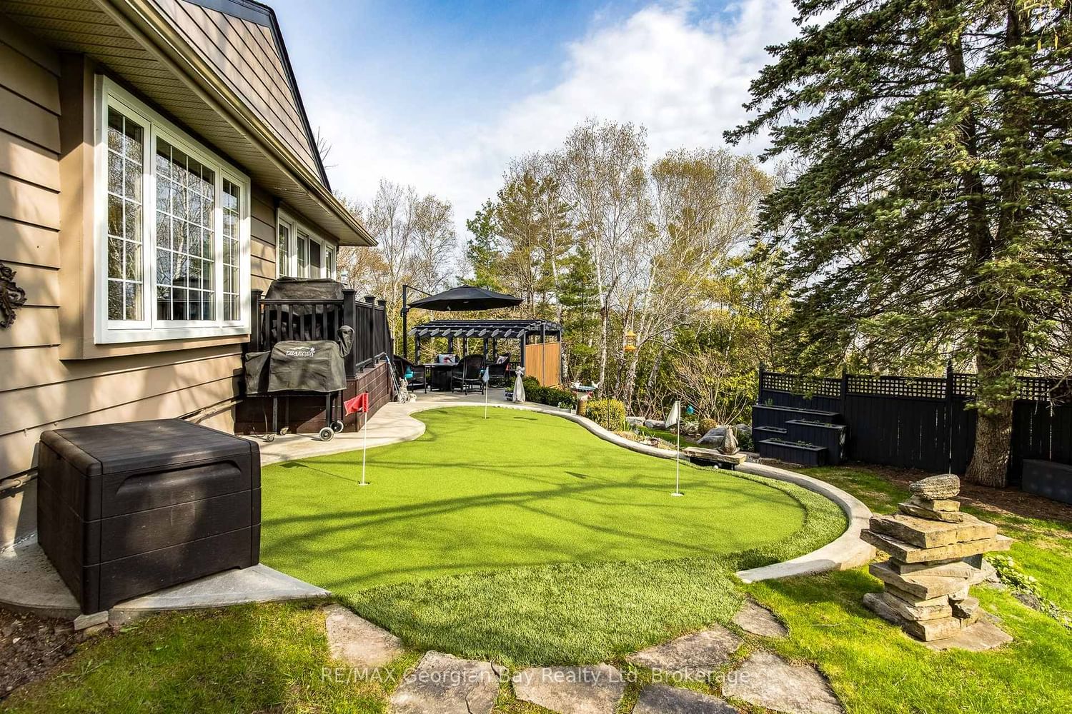 736 Victoria Street • Midland, ON photo 32
