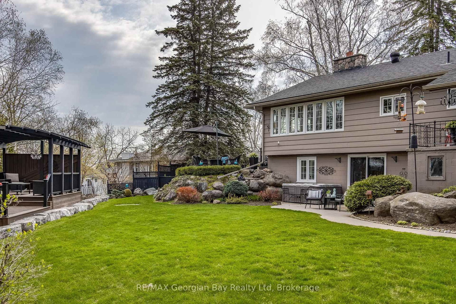 736 Victoria Street • Midland, ON photo 35