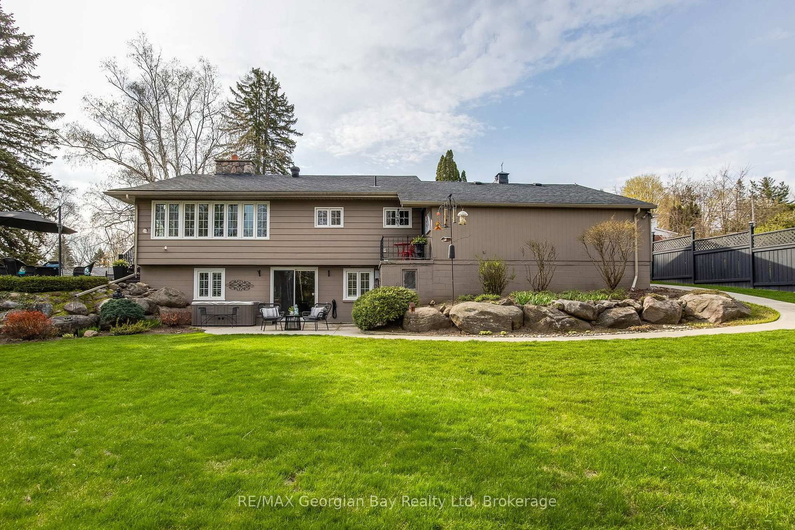 736 Victoria Street • Midland, ON photo 36