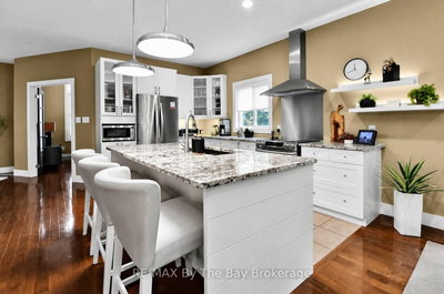 7 Downer Crescent • Wasaga Beach, ON photo 3