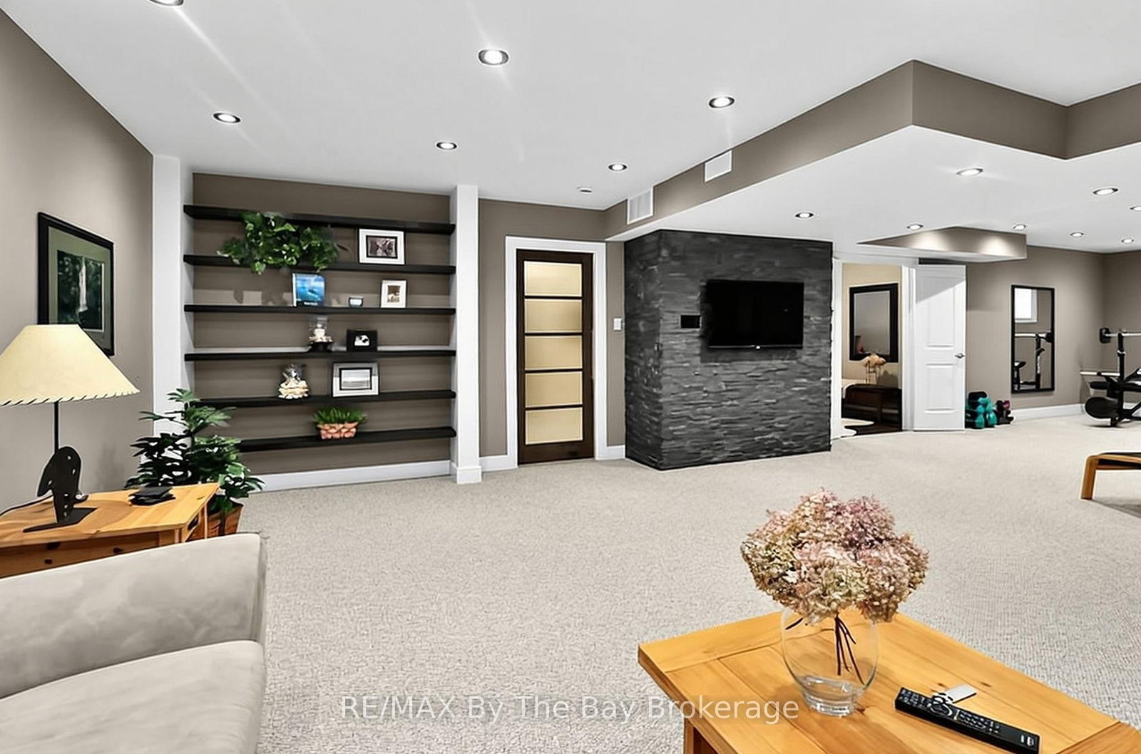 7 Downer Crescent • Wasaga Beach, ON photo 5