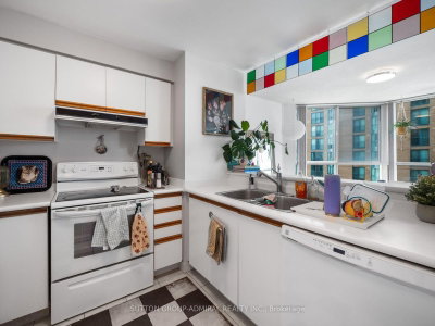 Unit 902 — 150 Dunlop Street E — photo 3
