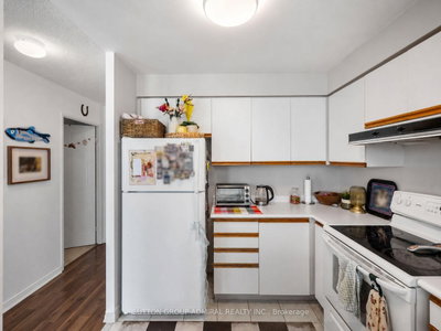 Unit 902 — 150 Dunlop Street E — photo 4
