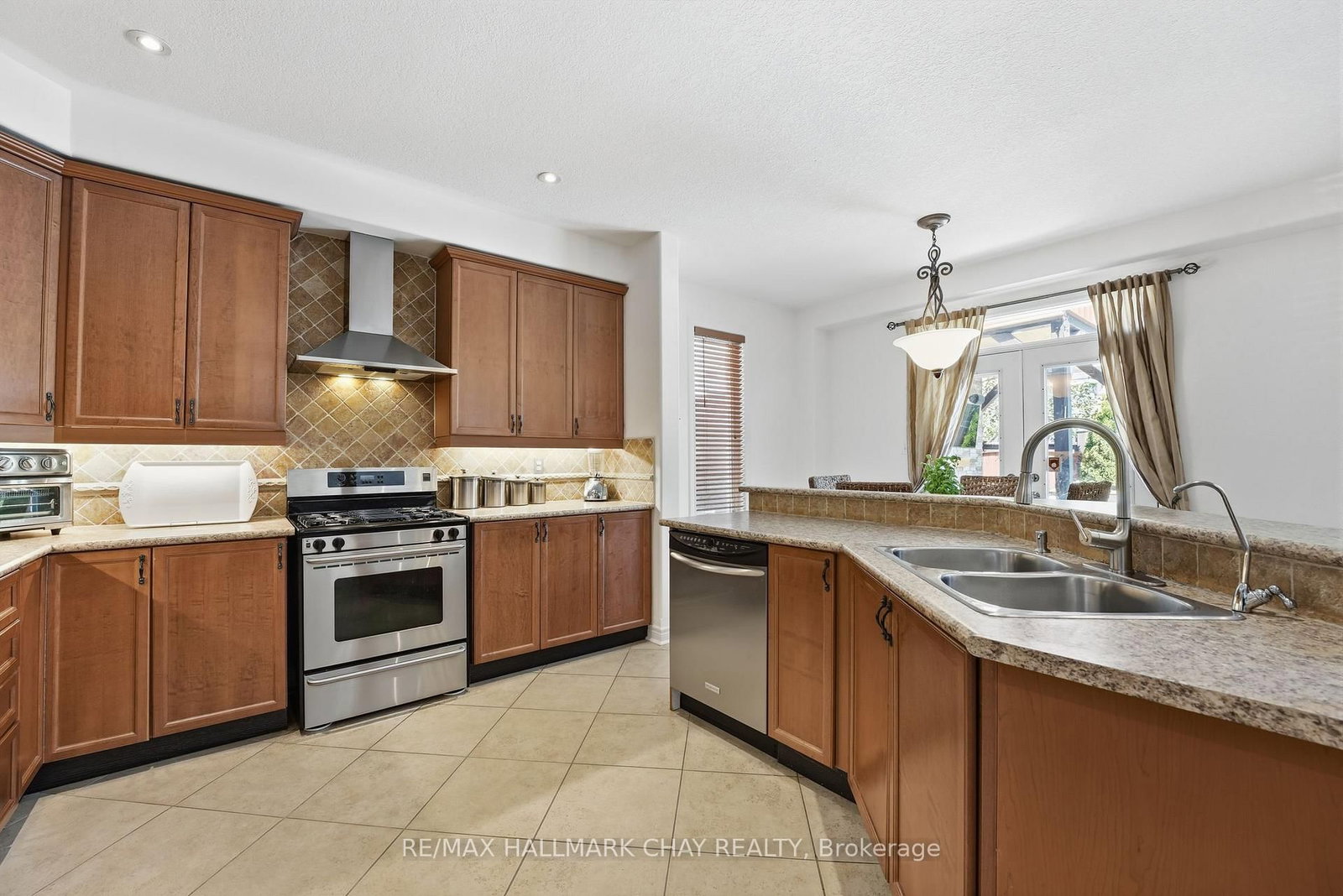 12 Parisian Crescent • Barrie, ON photo 7