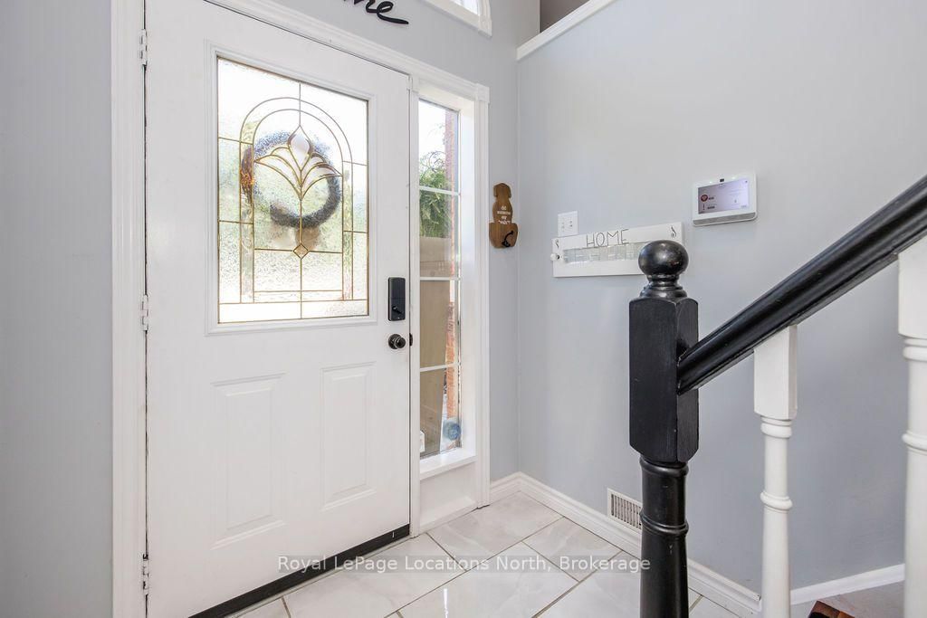 7 Coles Court • Wasaga Beach, ON photo 4