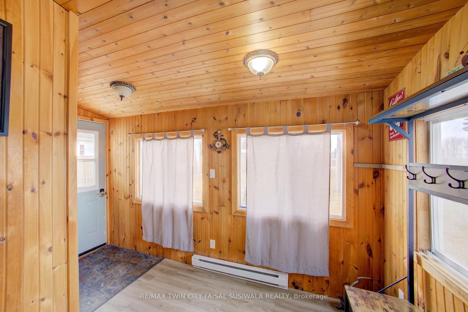 16 ZOO PARK Road • Wasaga Beach, ON photo 11