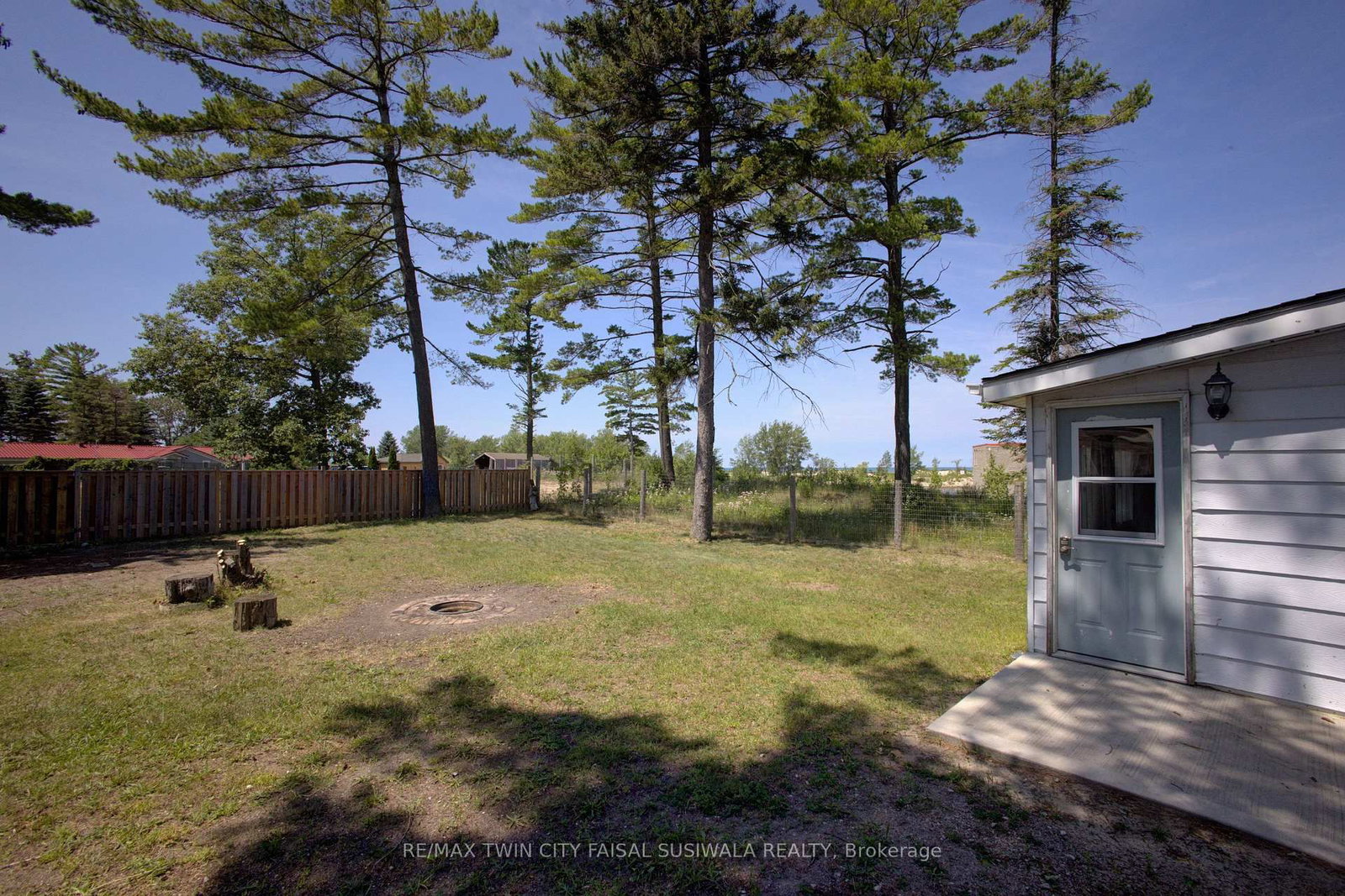 16 ZOO PARK Road • Wasaga Beach, ON photo 17