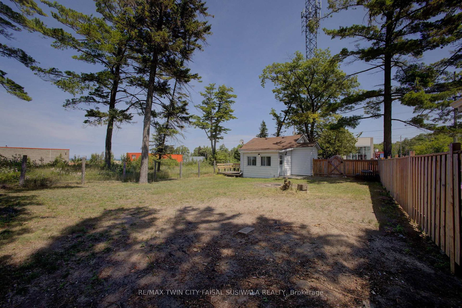 16 ZOO PARK Road • Wasaga Beach, ON photo 18
