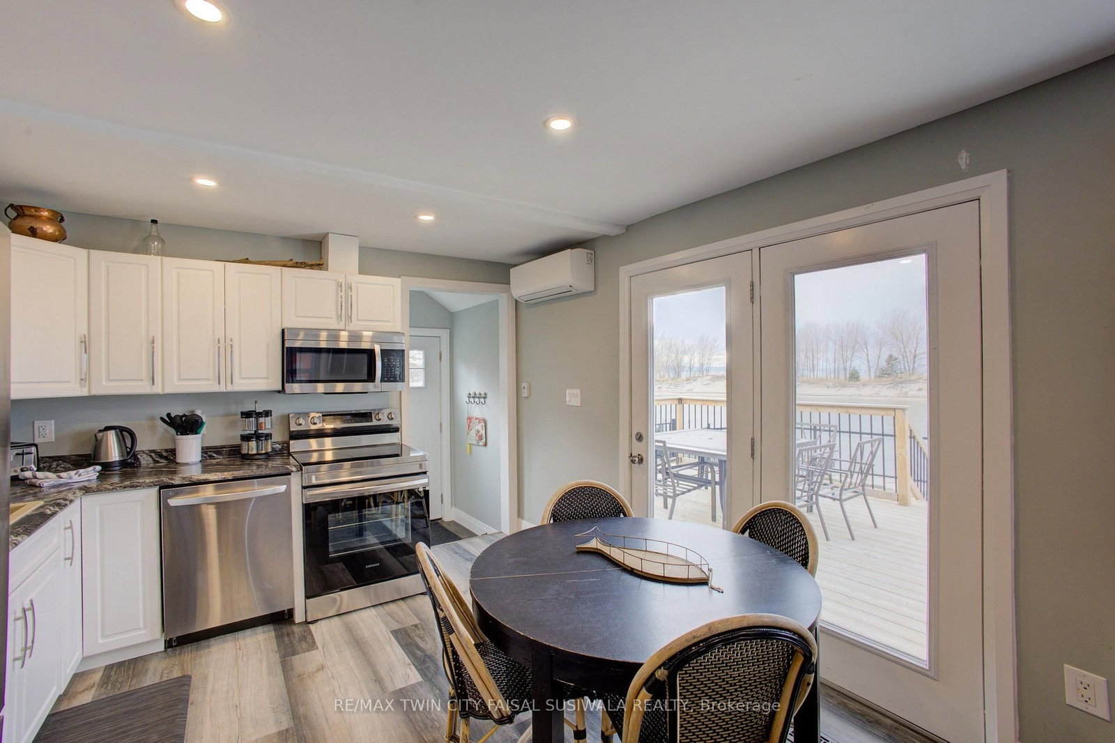 2 BROWNS Lane • Wasaga Beach, ON photo 17