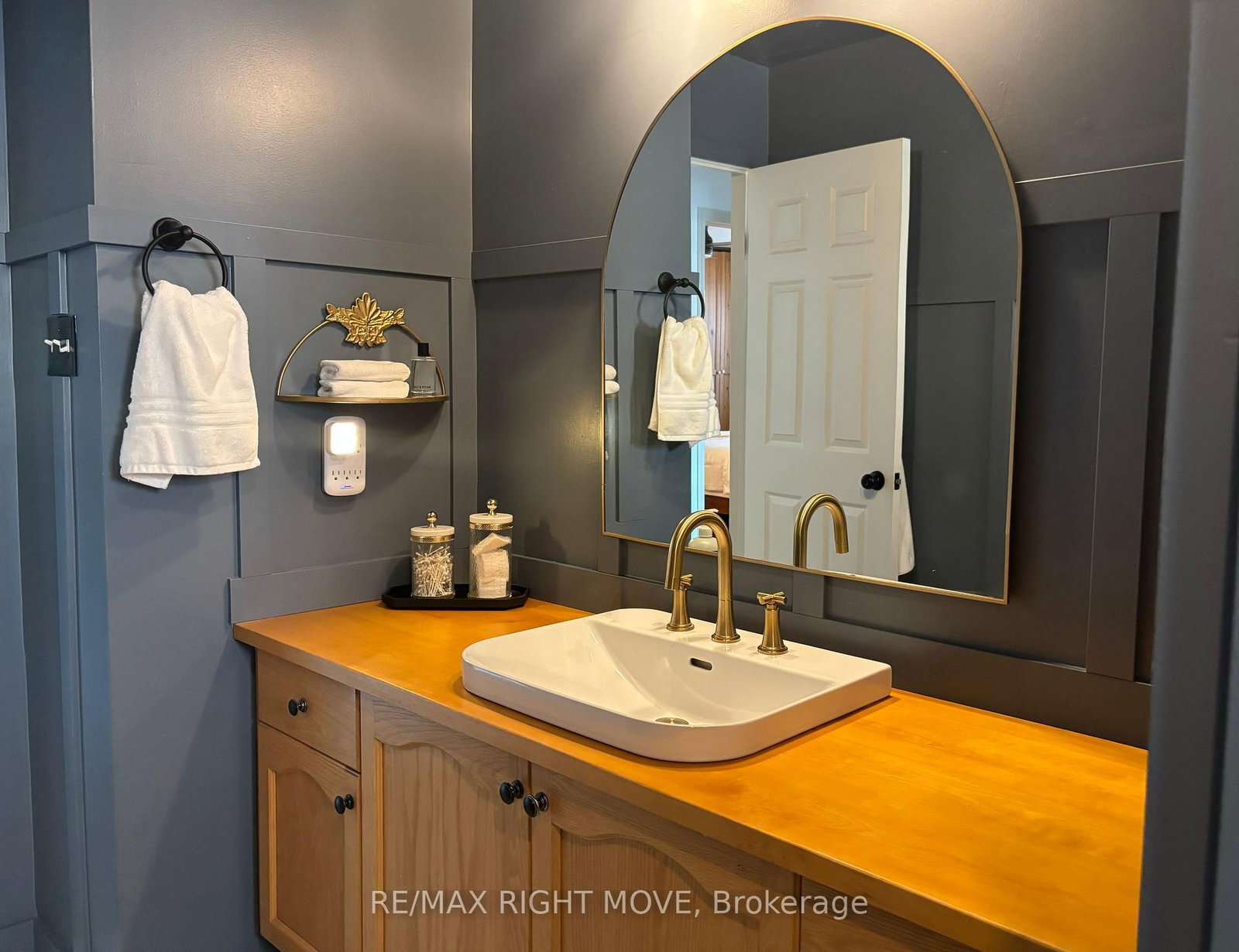 69 Calverley Street • Orillia, ON photo 17