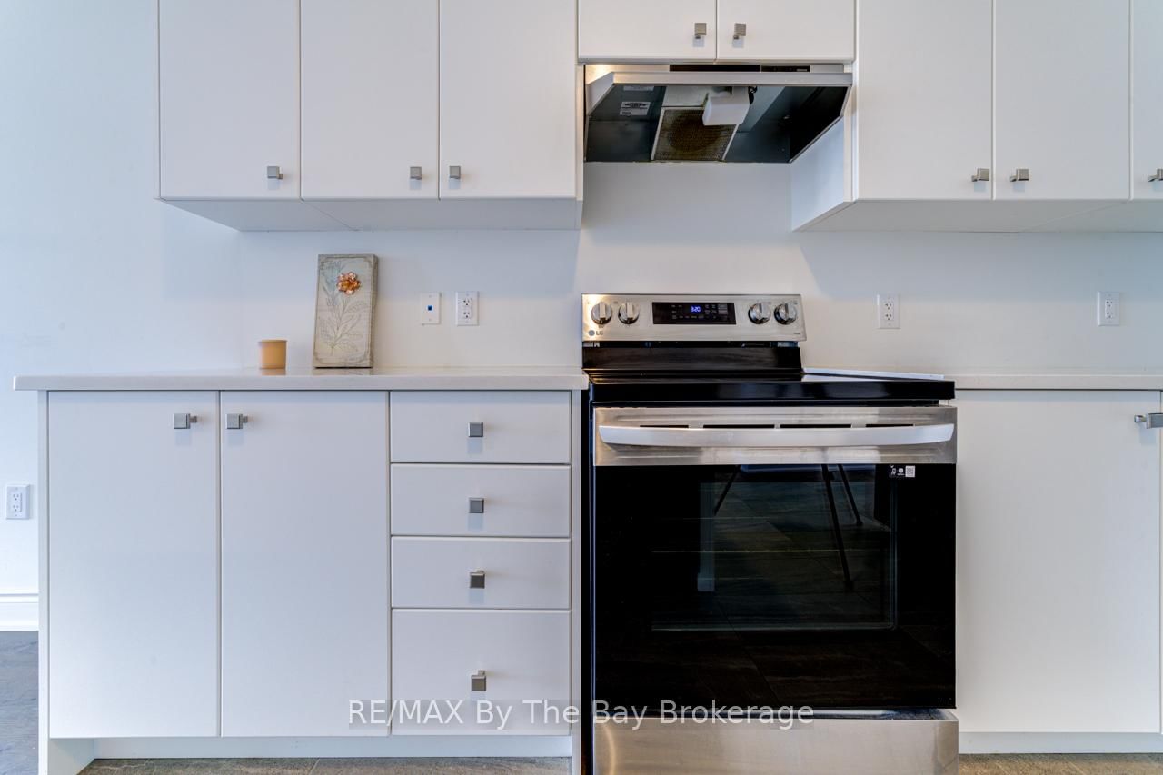 15 Union Boulevard • Wasaga Beach, ON photo 8