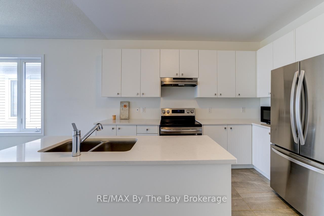 15 Union Boulevard • Wasaga Beach, ON photo 9