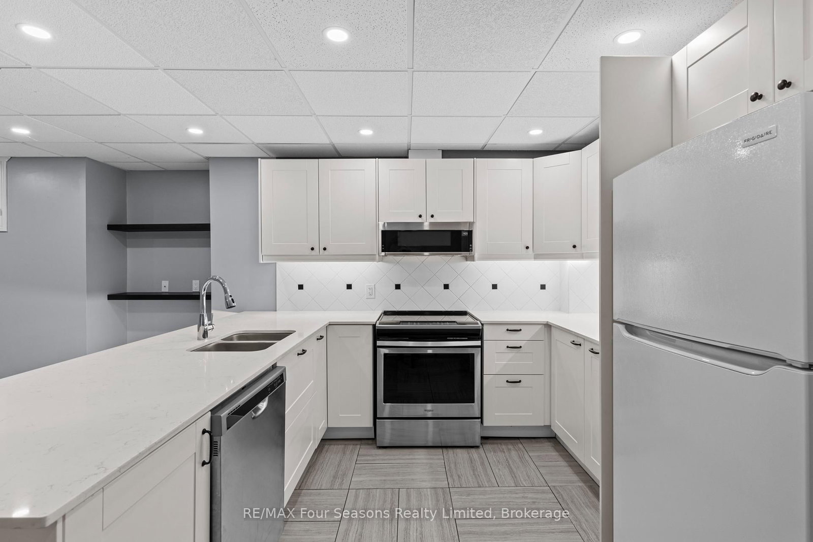 144 Country Lane • Barrie, ON photo 4