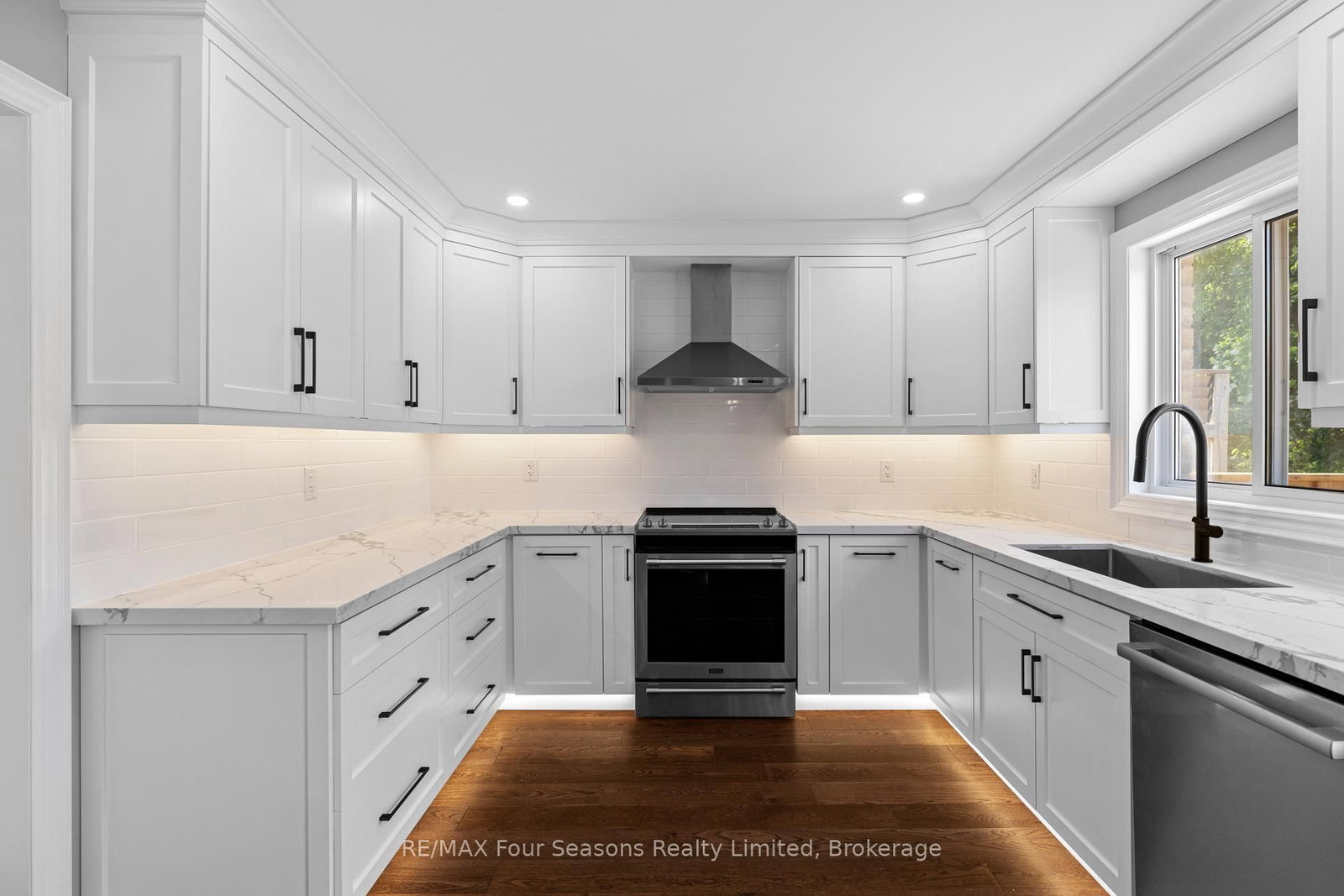 144 Country Lane • Barrie, ON photo 5