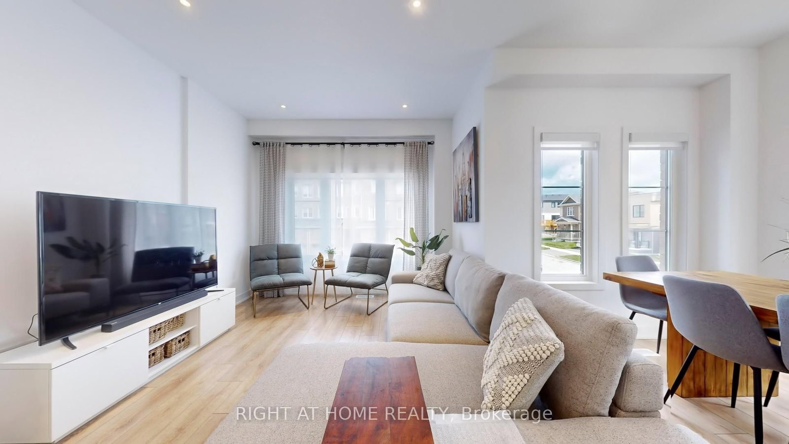 1 PUMPKIN CORNER Crescent • Barrie, ON photo 3