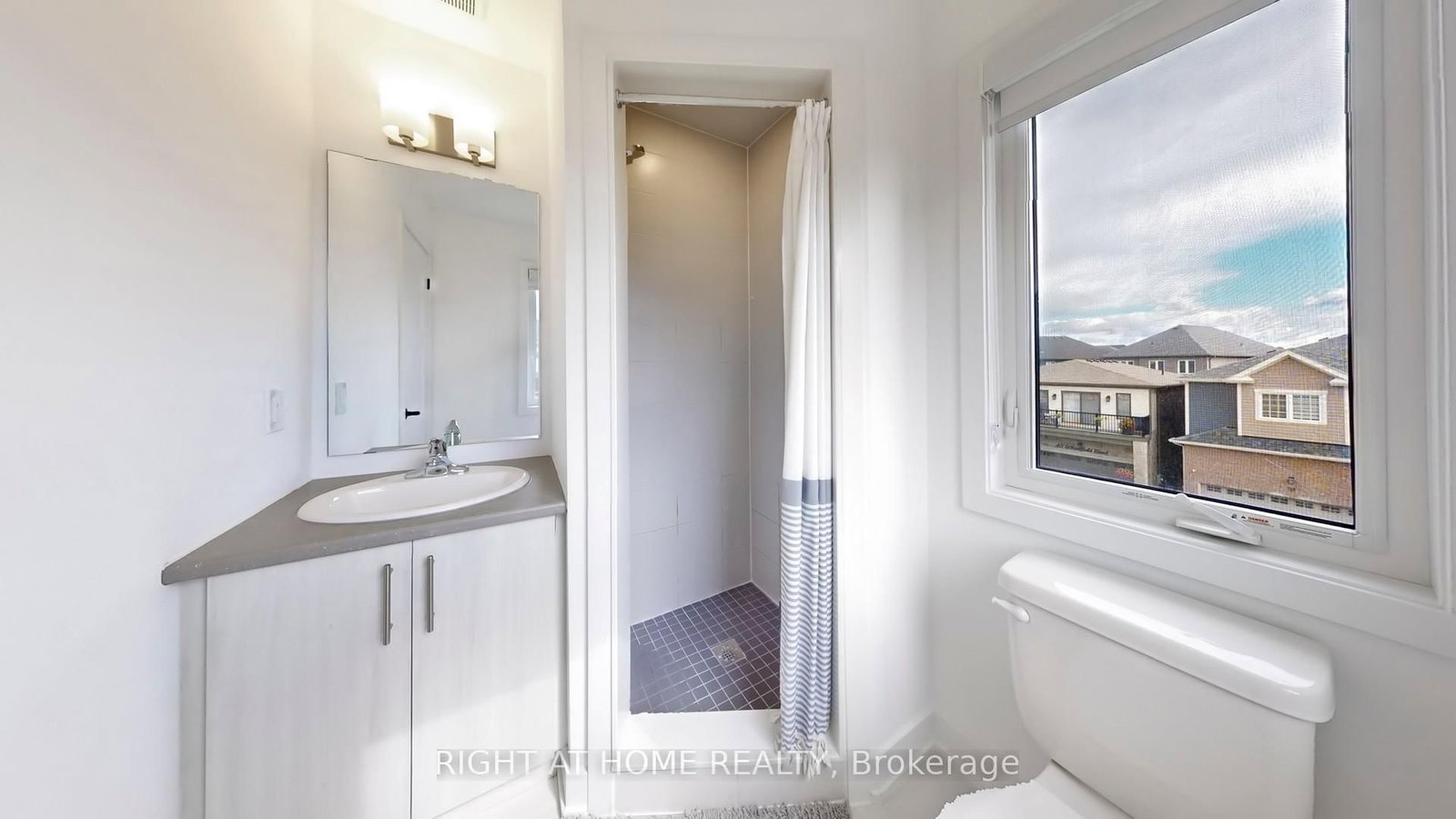 1 PUMPKIN CORNER Crescent • Barrie, ON photo 8