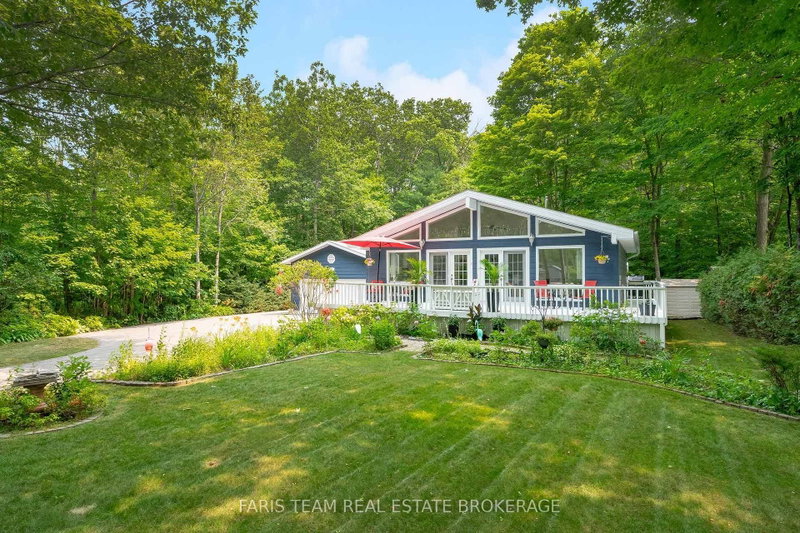33 Oneida Crescent