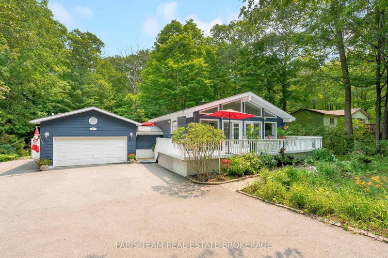 33 Oneida Crescent