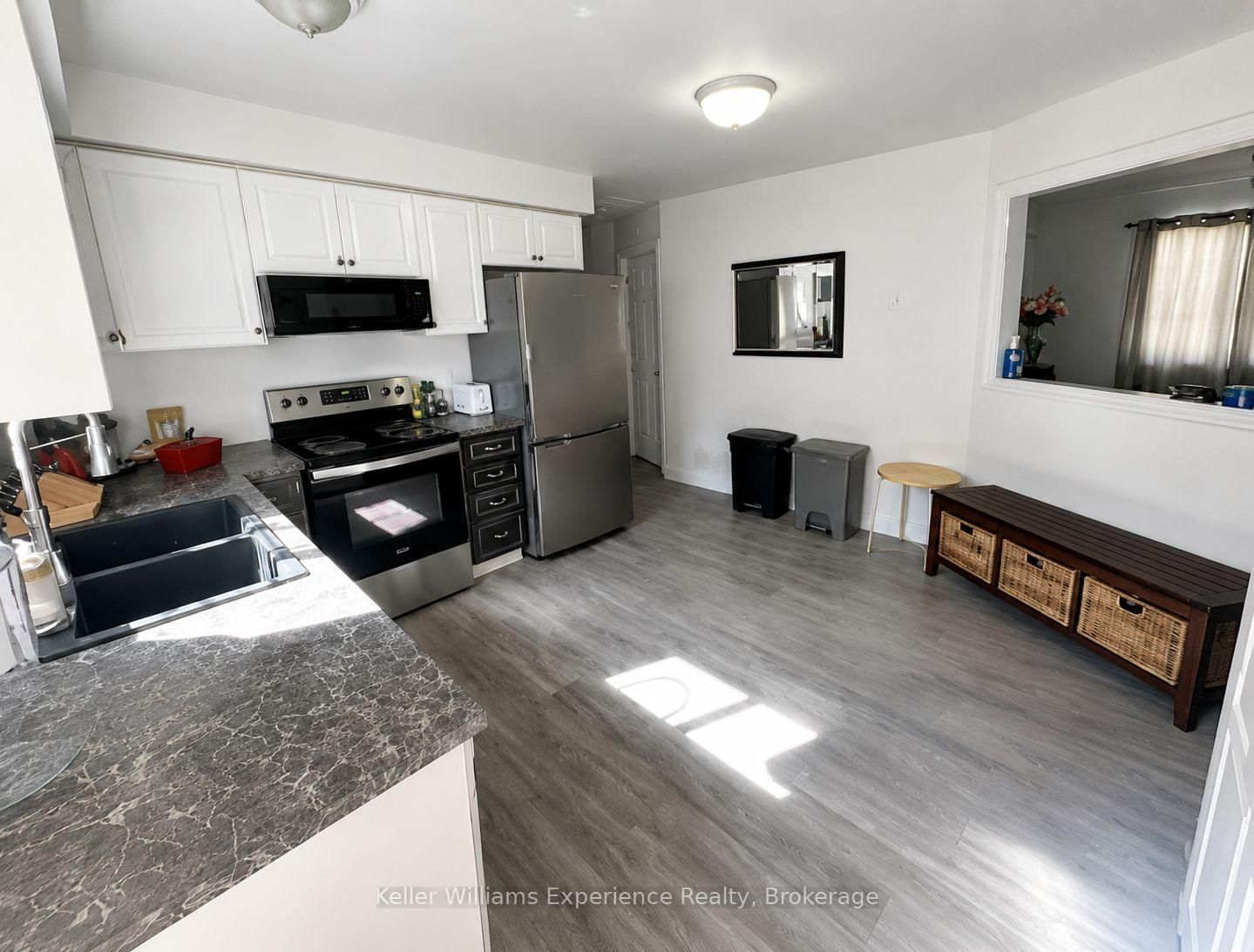 B - 16 Nicole Marie Avenue, Barrie 3