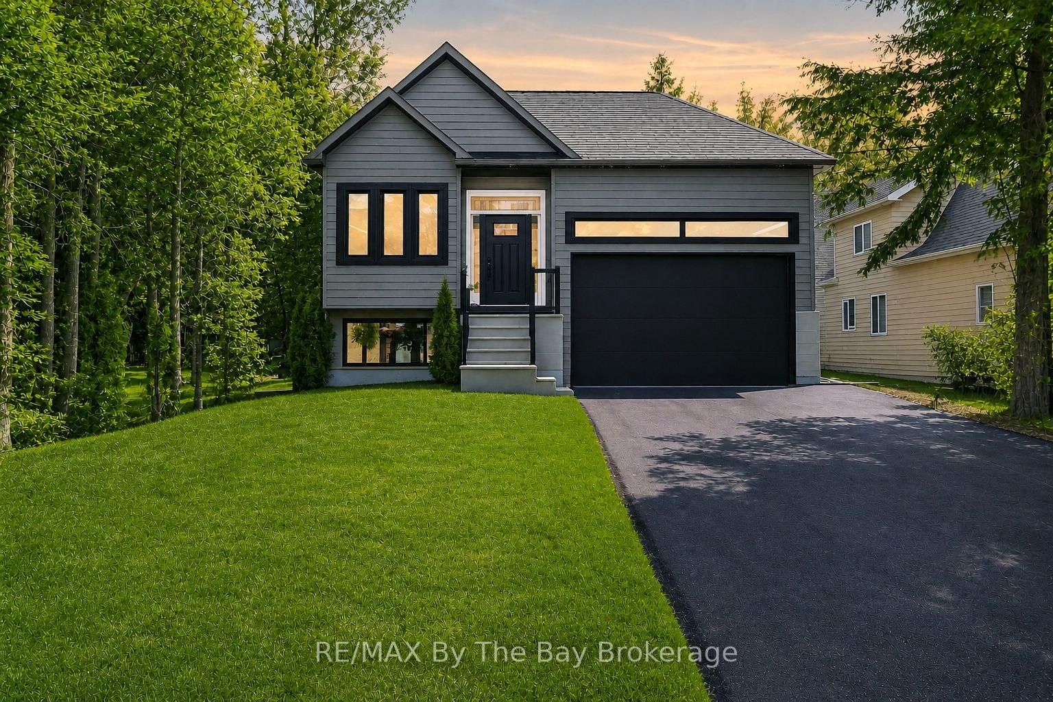 35 N 48TH Street • Wasaga Beach, ON photo 1