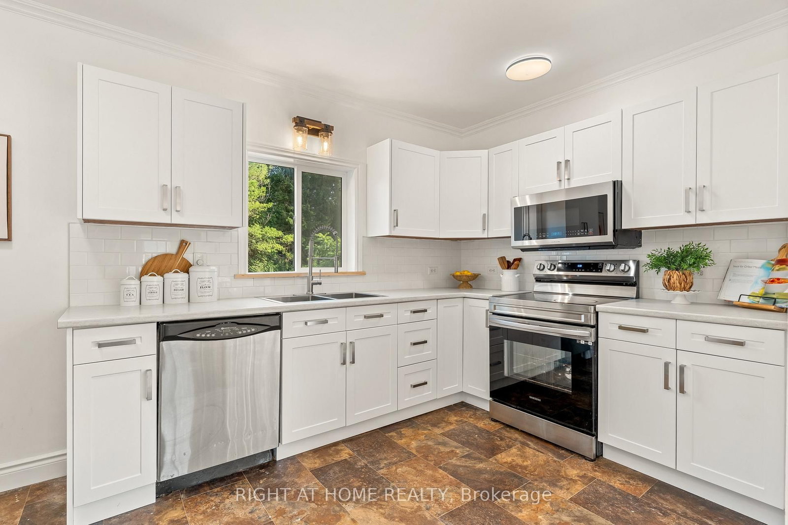 5317 County 9 Road • Clearview, ON photo 8