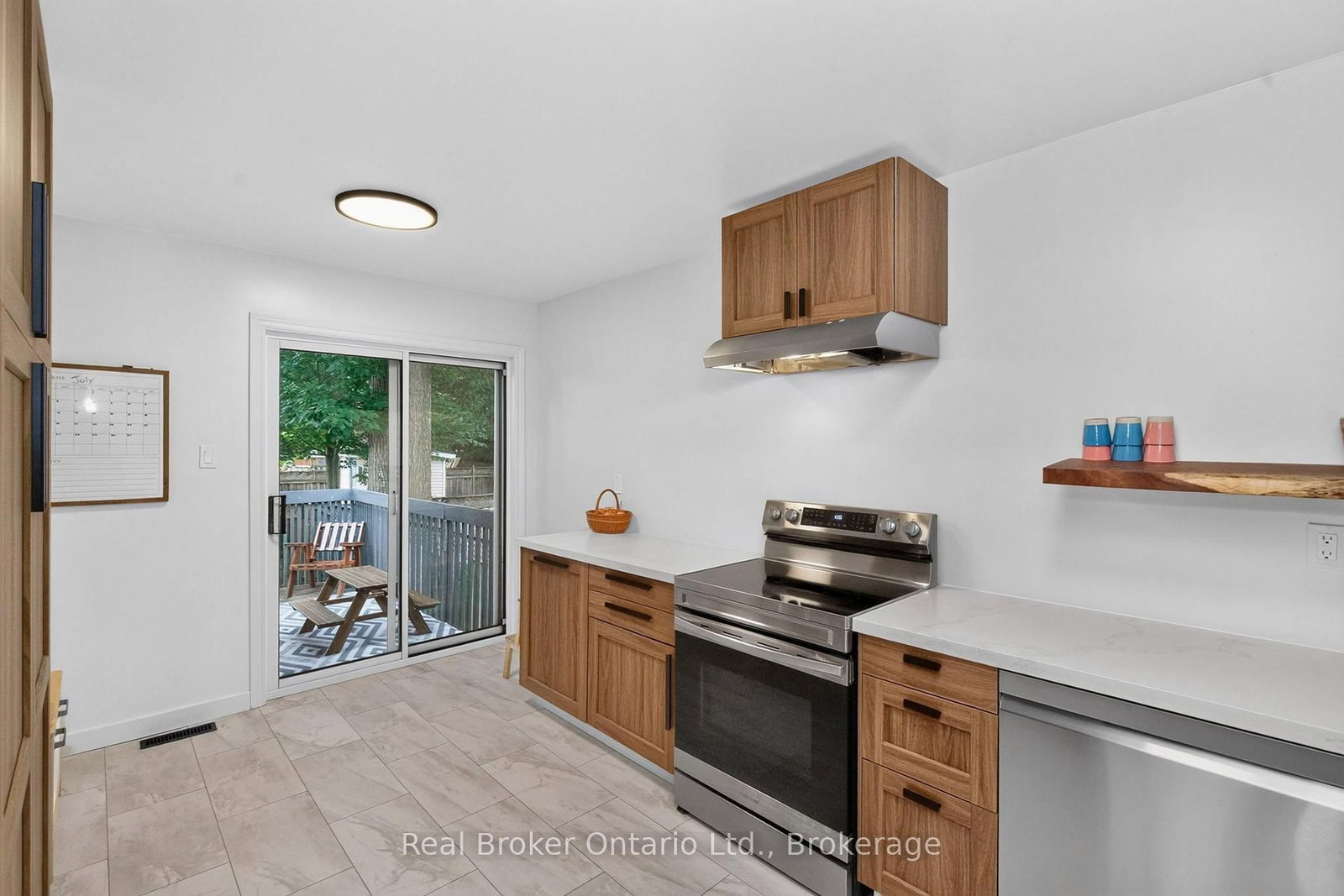 210 Dyer Drive • Wasaga Beach, ON photo 8